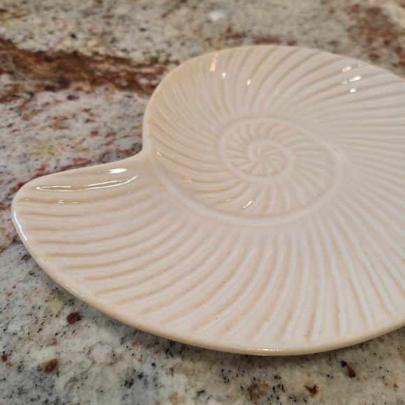 Coastal ivory seashell candle plates, set of 3 - Picture 8 of 10